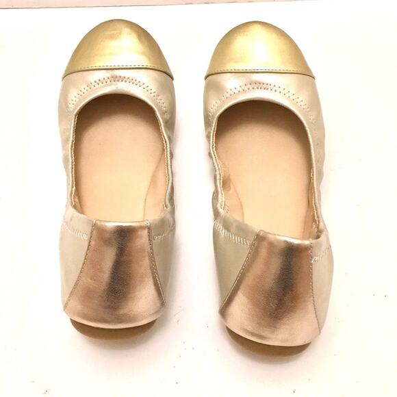 BCBGeneration golden flats sz 7 EUC look like new - Picture 3 of 7